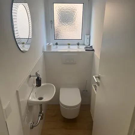 Zentral Gelegene Nahe Flughafen Und Messe *