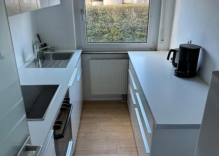 Zentral Gelegene Nahe Flughafen Und Messe Lägenhet