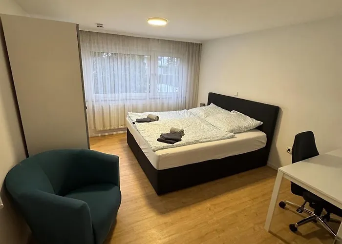 Zentral Gelegene Nahe Flughafen Und Messe Lägenhet