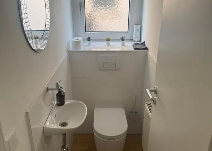 Zentral Gelegene Nahe Flughafen Und Messe *